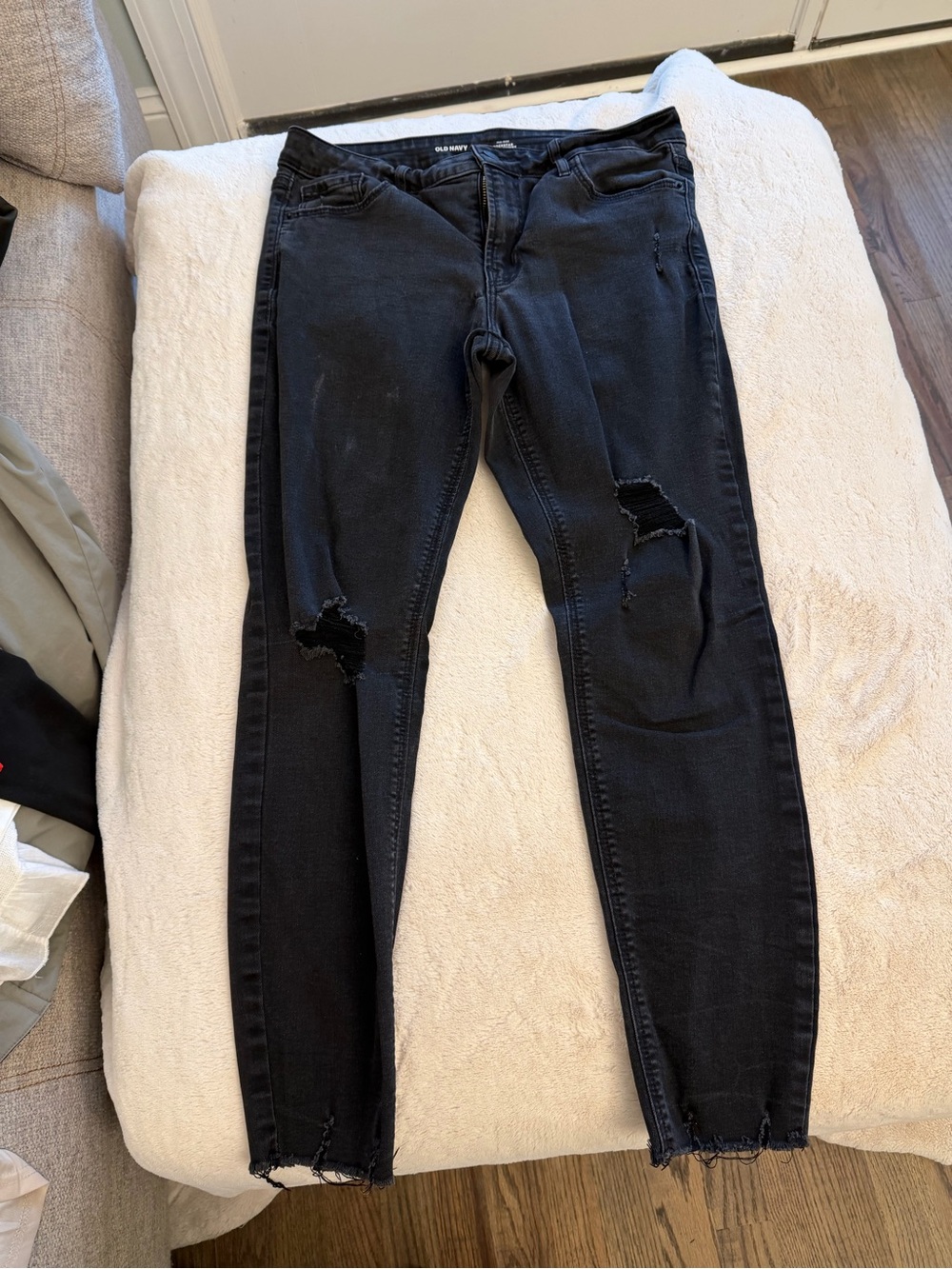 Black Distressed Women's Skinny Jeans - Old Navy